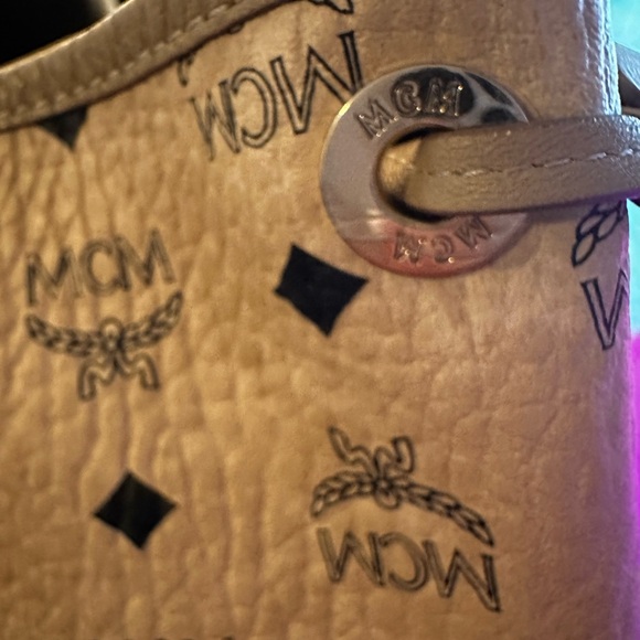 MCM Reversible Medium Liz Shopper in Visetos - Picture 7 of 13